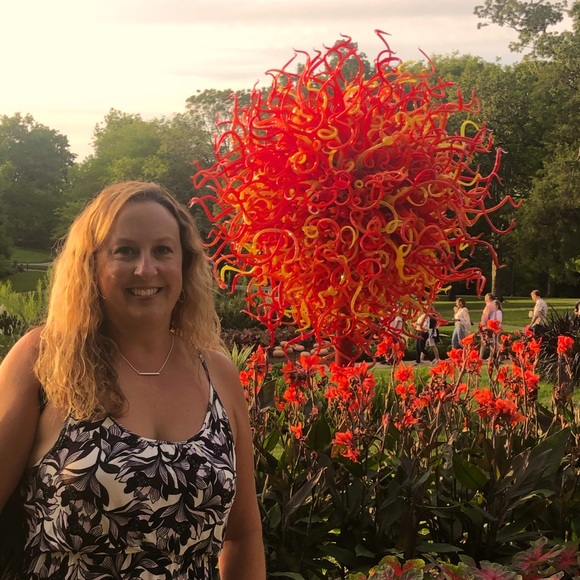 Meet your Posher, Elizabeth - Picture 2 of 2